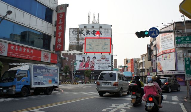 N-0670鐵架廣告塔-台南市中山路與民權路口-民生綠園、新光三越、大遠百、火車站廣告看板